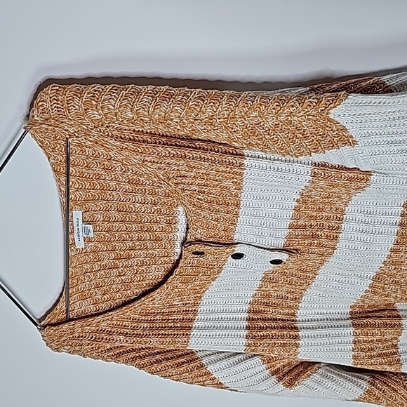 American Eagle xs orange ans white striped sweater - Picture 3 of 7